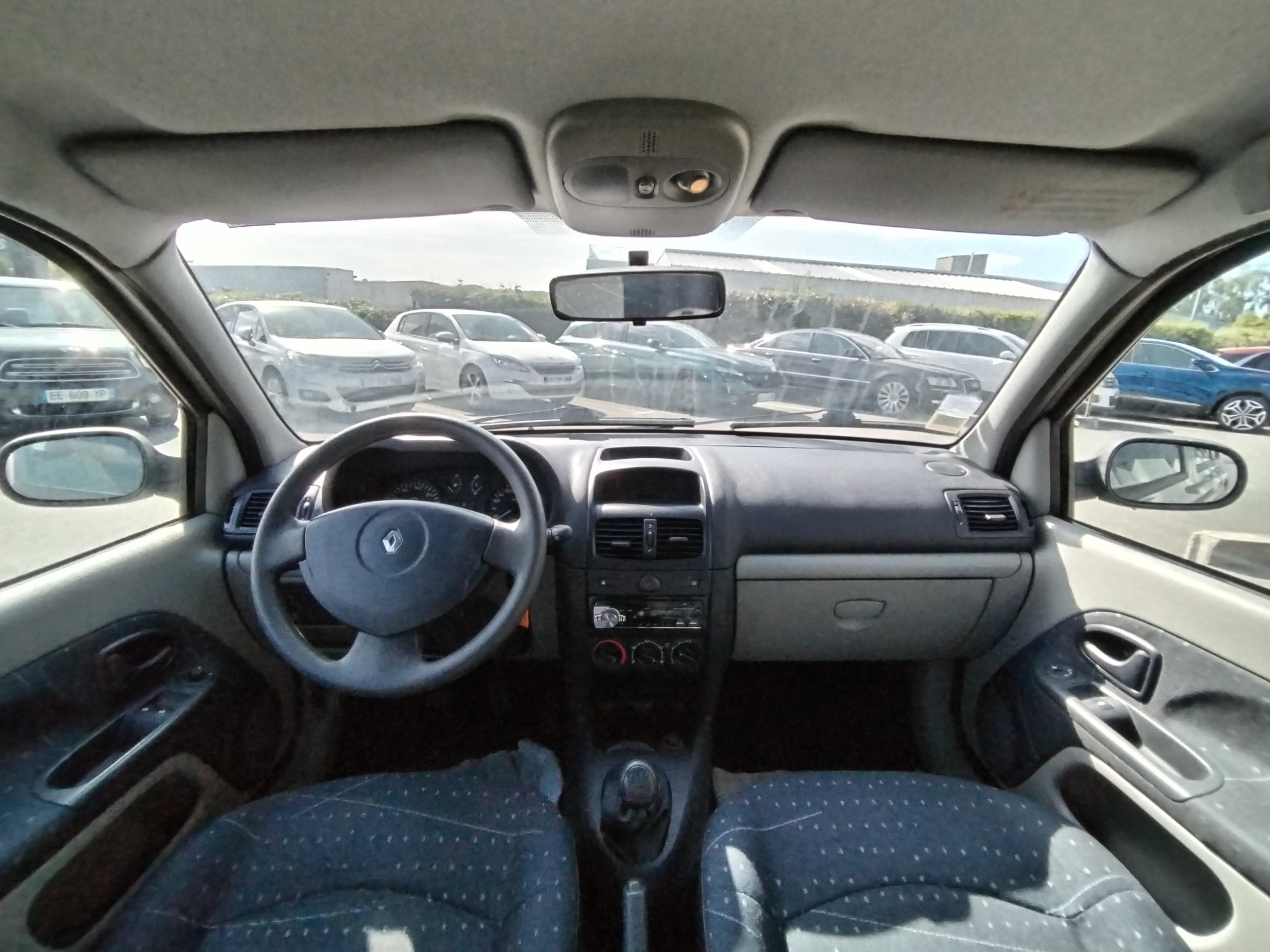 RENAULT  CLIO II                  